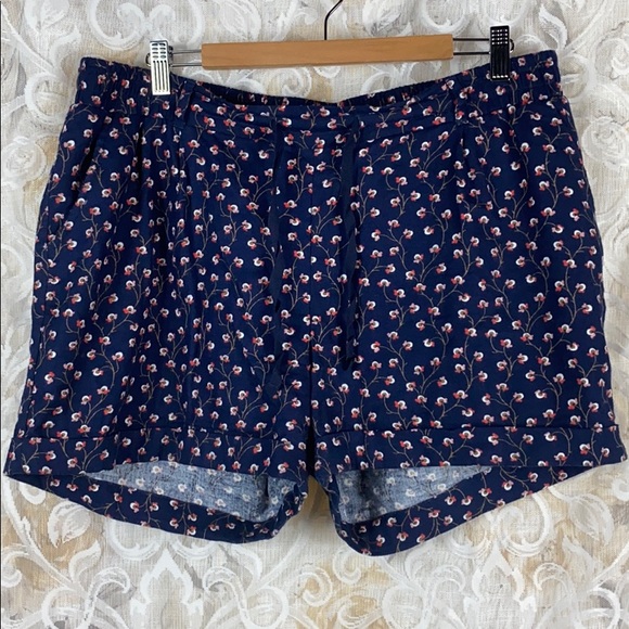 Old Navy Pants - 🆕 Old Navy Large Floral Fabric Comfy Shorts